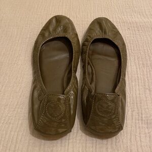 Tory Burch Olive Green Patent Leather Scrunch Ballet Flats Size 10M